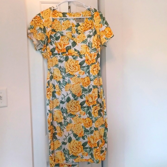 Collectif Dresses & Skirts - EUC Collectif Retro Yellow Floral Midi Dress